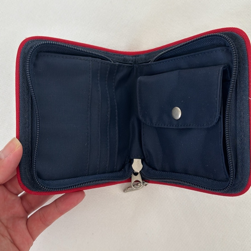 Hello Kitty Wallet - Picture 2 of 4